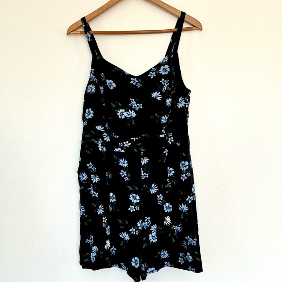 Torrid Challis Floral Spring Summer Black Romper Sz 1 - Picture 4 of 14